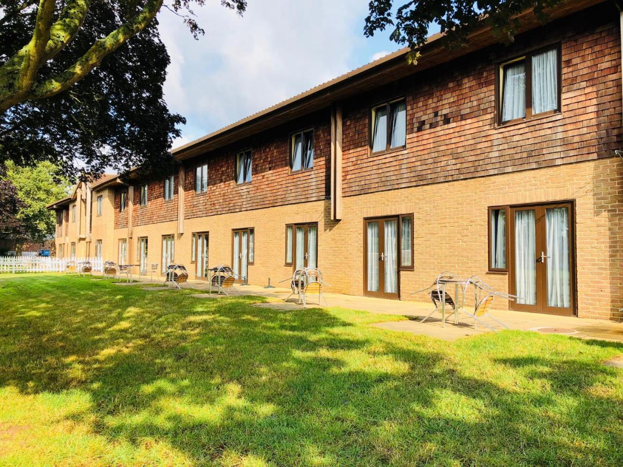 Stoneleigh Park Lodge Ashow Bagian luar foto