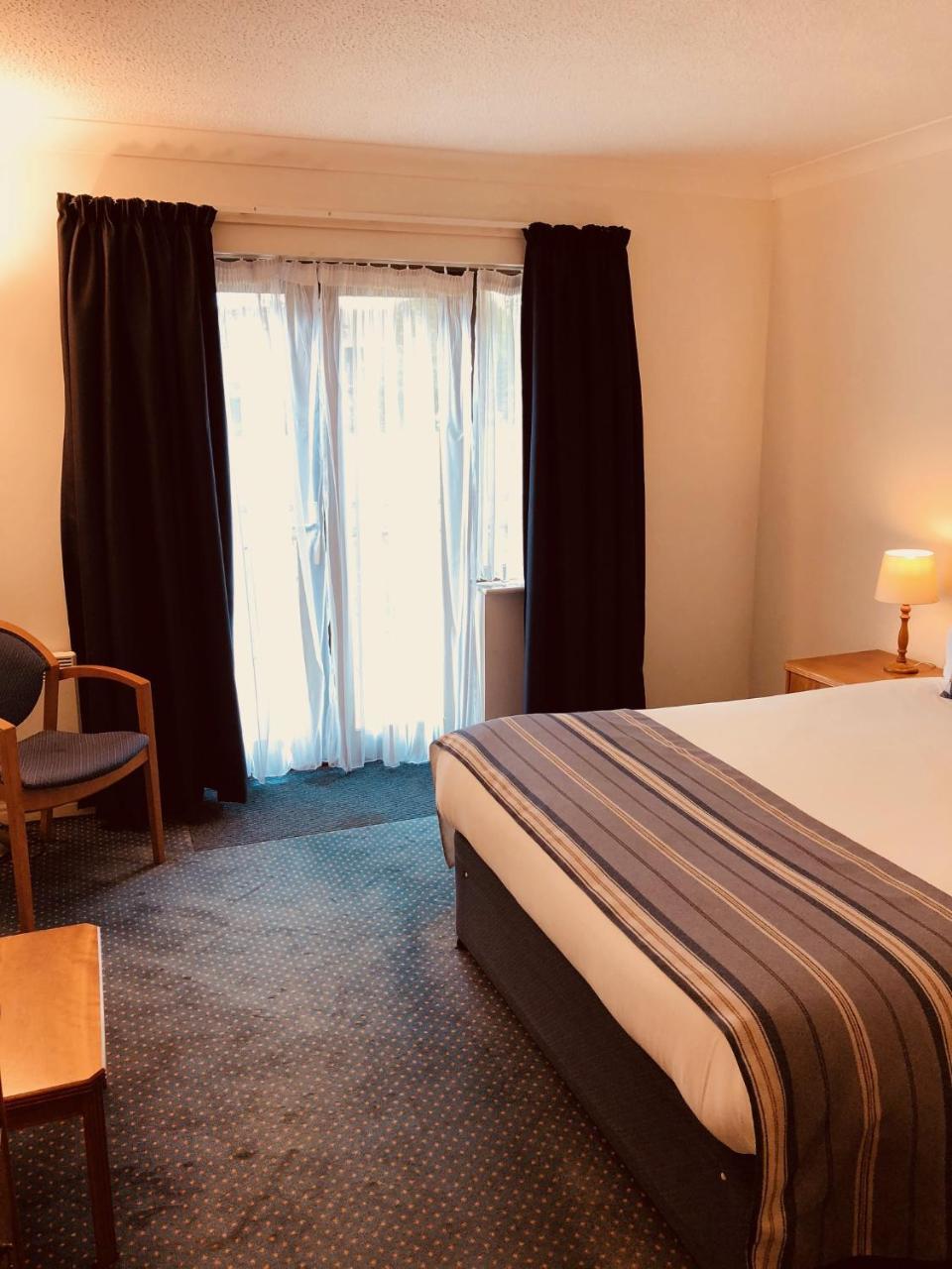 Stoneleigh Park Lodge Ashow Bagian luar foto