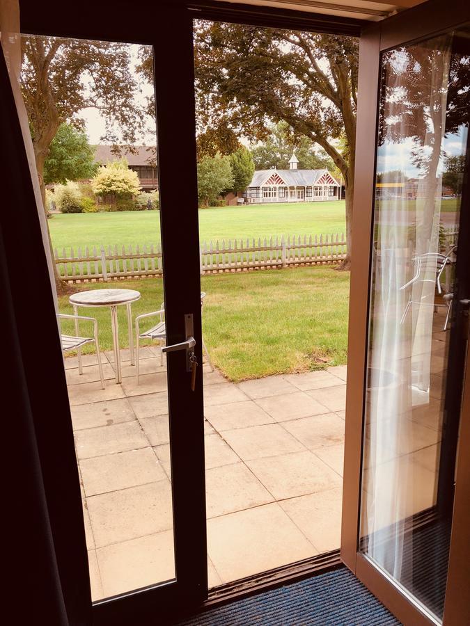 Stoneleigh Park Lodge Ashow Bagian luar foto